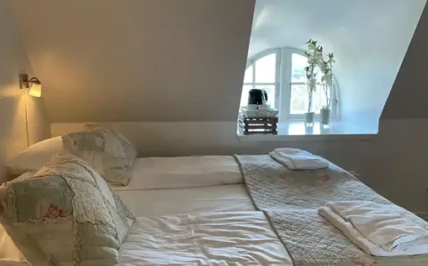 Hvidbjerg Strand Camping Resort Campingvaerelse Seng